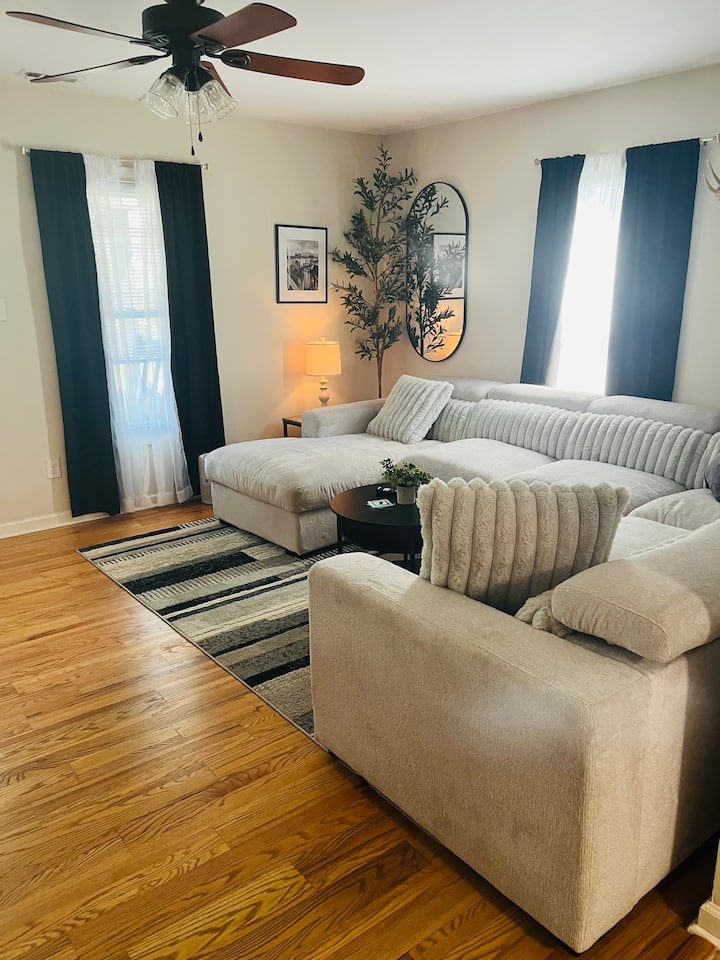 Mooresville’s Downtown Cottage - Mooresville, NC