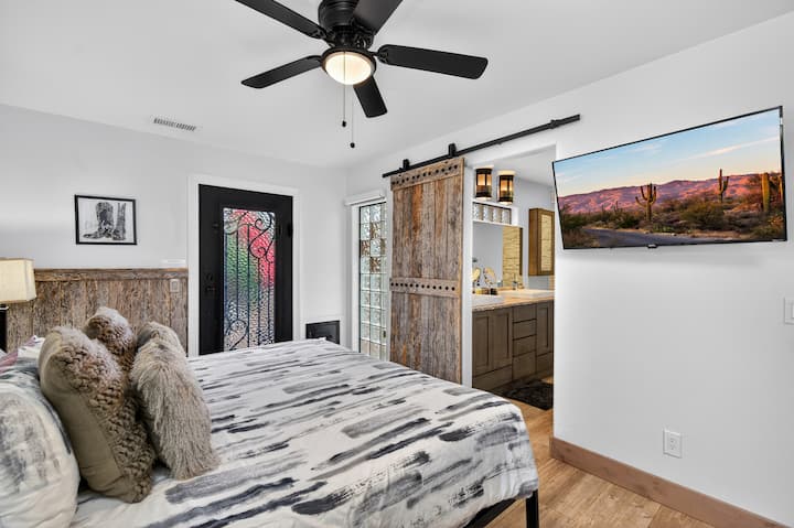 ¡Dormitorio principal con smart tv!