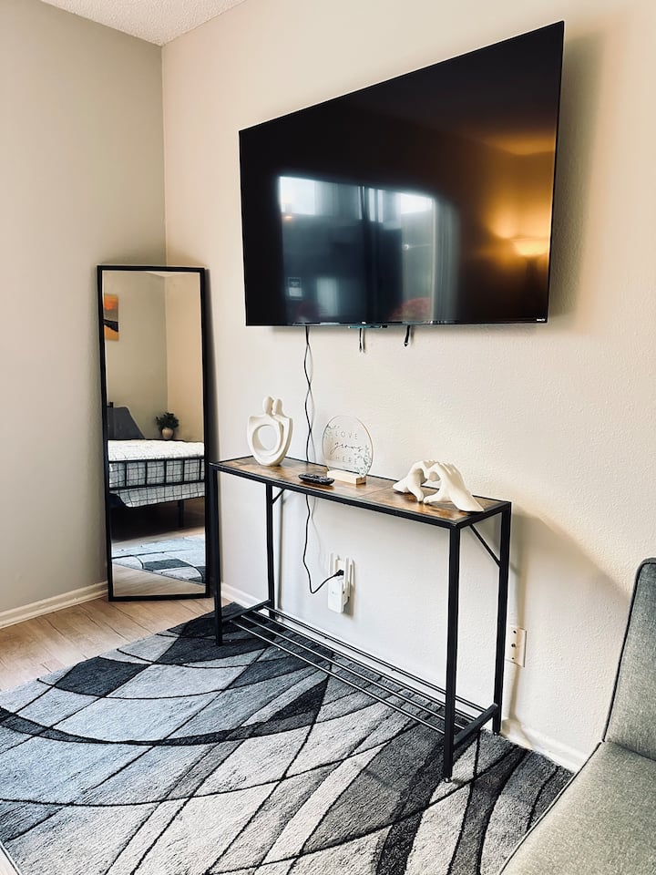 Hollywood Studio Near Walk Of Fame + Parking - Beverly Hills, CA