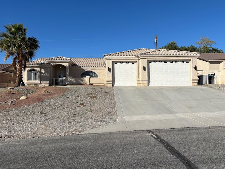 Spacious 3-bedroom Western Retreat W/ Outdoor Bar - Lake Havasu City, AZ
