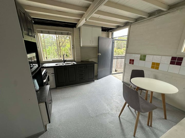 Guest Level In Mount Saint Thomas - Wollongong