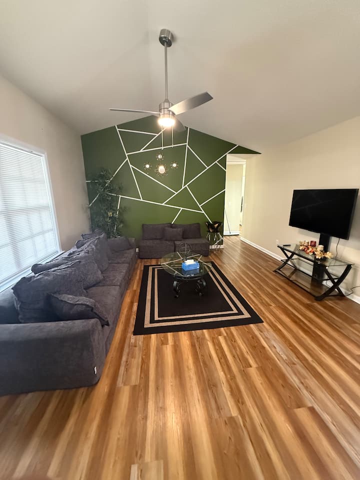 North Raleigh Stay | Mins To North Hills - Raleigh, NC