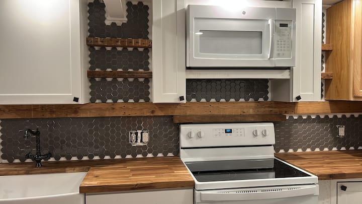 Elmira Studio+private Entry Backyard + Parking - Horseheads, NY