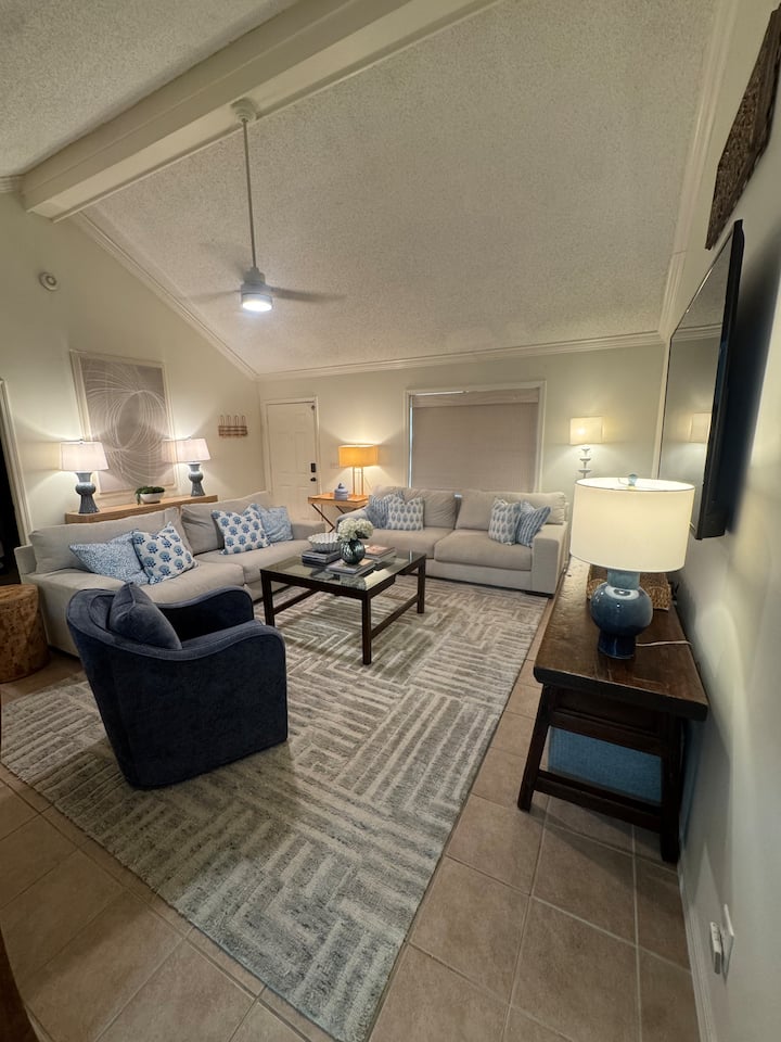 2 Bedrm/2 Bath In Town Close To Square And Campus - 牛津