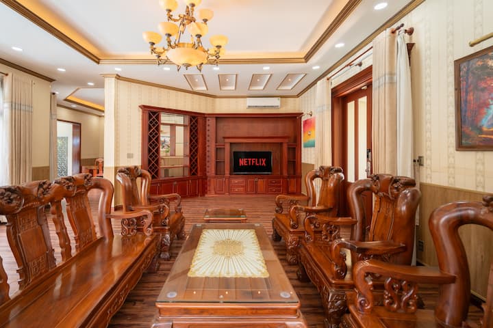 Villa Four Seasons/large Pool/garden Bbq/ktv/bida - Ho Chi Minh City