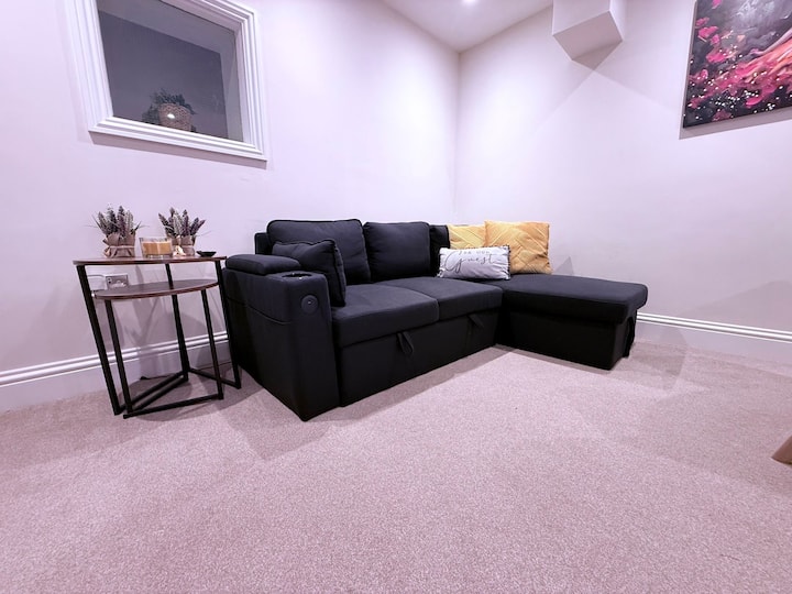 Two Bedroom, Close Town, Hospital. Long Booking - Eastbourne