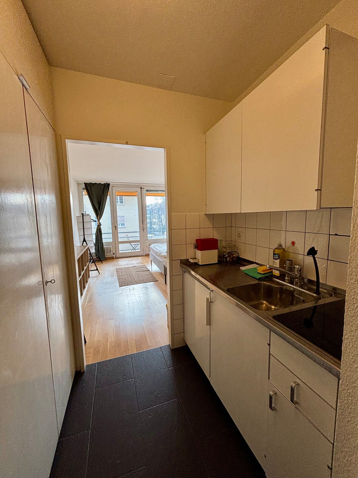 Top performing Airbnb: Simple & Comfy Studio on Gartenstrasse IV in Mattenhof