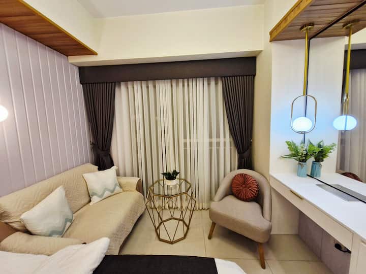 Luxe Hotel-vibe Condo @ Wind Residences Tagaytay - Tagaytay