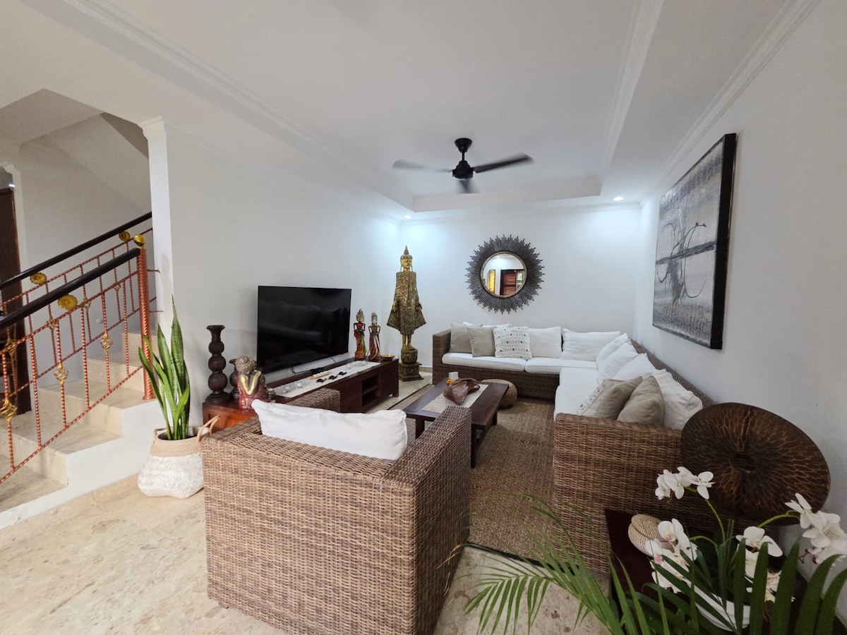Villa in South Kuta · 2 bedrooms · 2 beds · 2 private baths，Airbnb 可比房源
