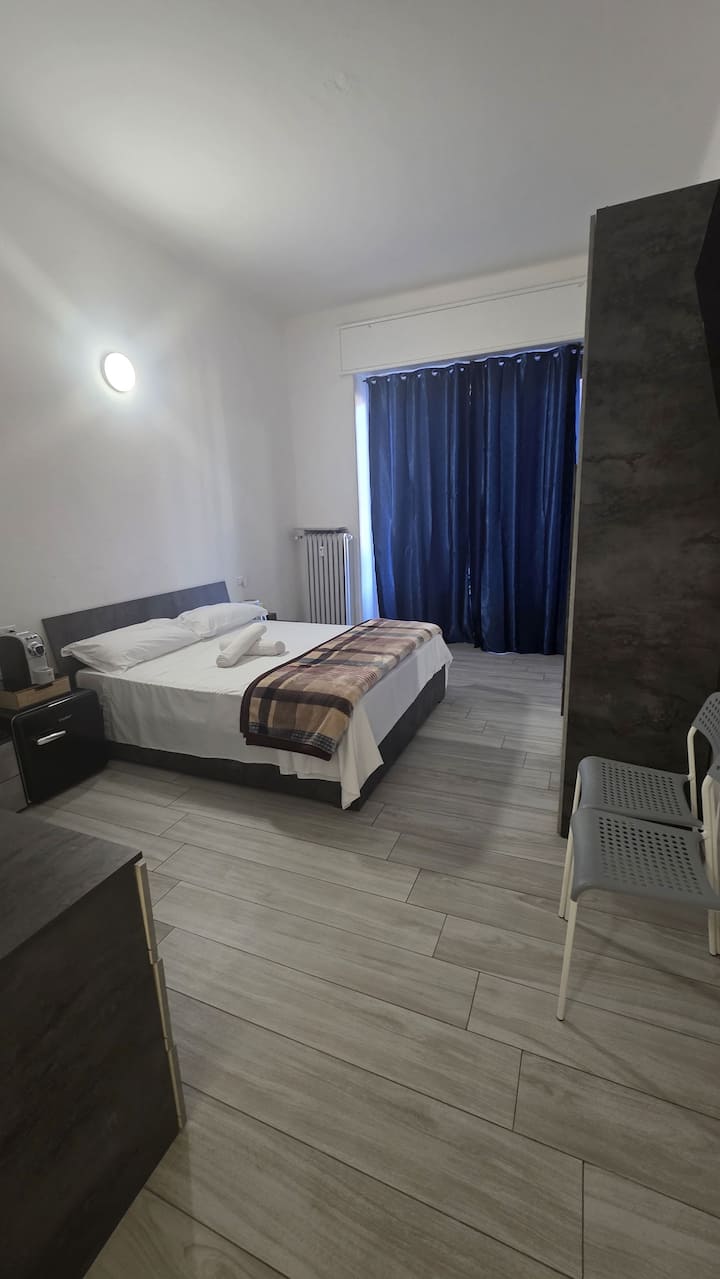 Appartamento Con Letto Matrimoniale E Bagno (33) - Novara