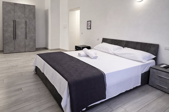 Appartamento Con Letto Matrimoniale E Bagno (35) - Novara