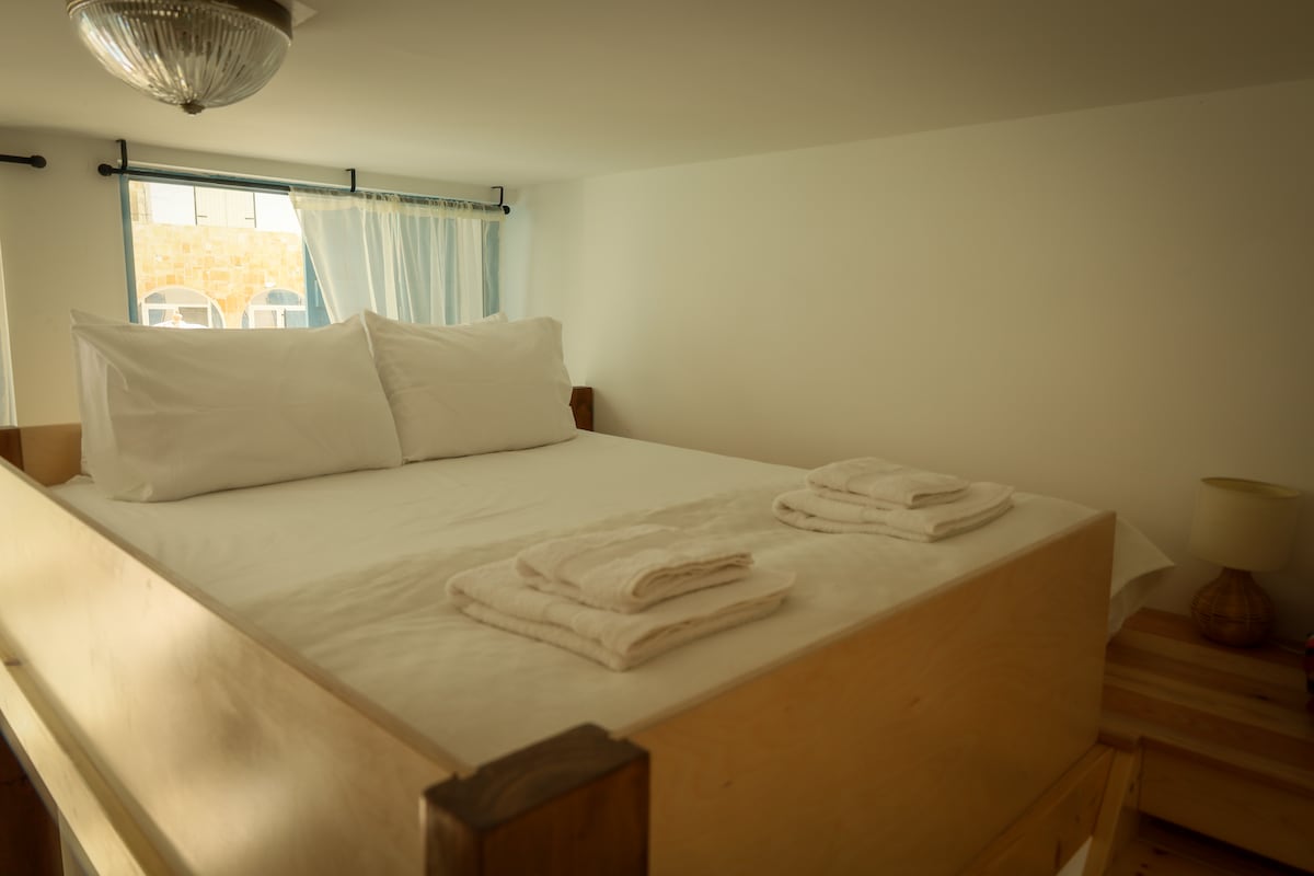 Nancy's Seaside Loft – patio