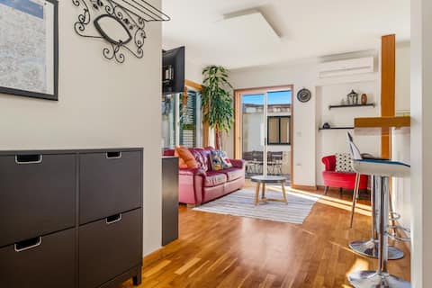 Popular Airbnb listing: 2 Bdr Guadiana House Garden Metro Station 2min in Paranhos