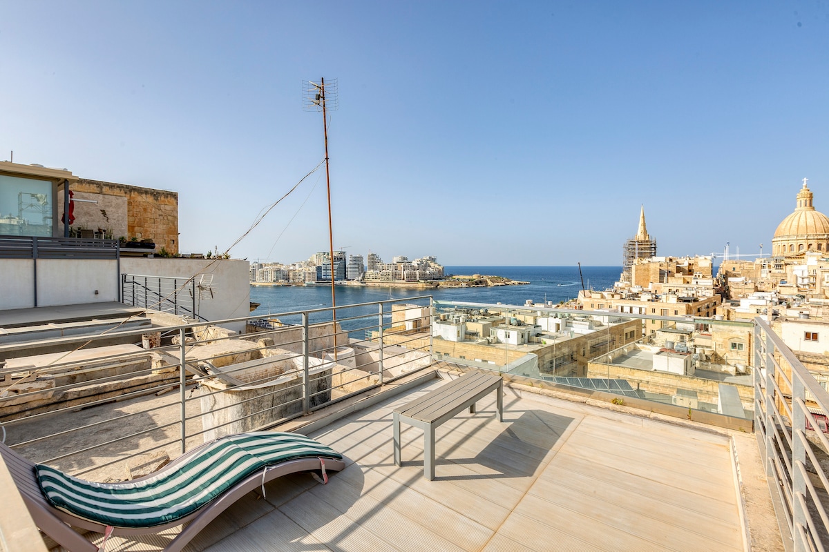 Duplex with Private Terrace in Valletta