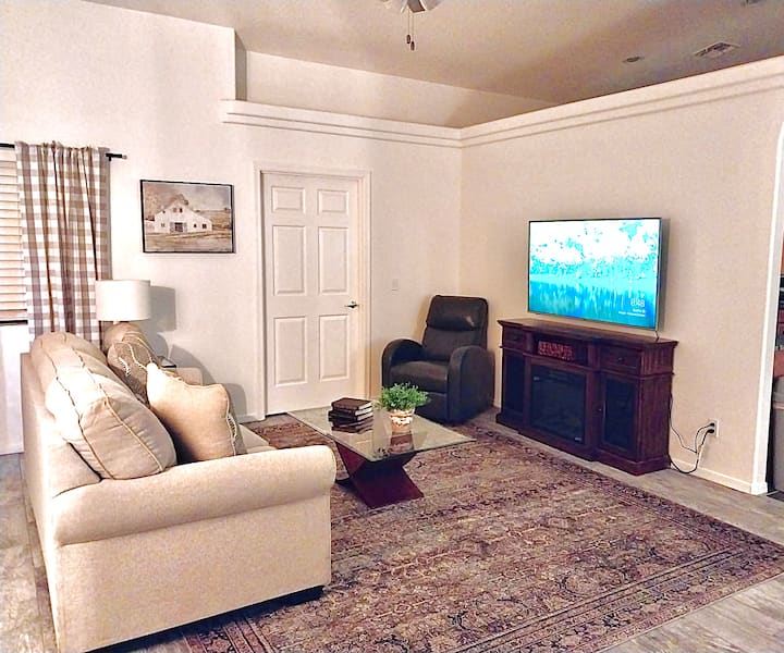 Clean Cozy Desert Oasis - 킹맨