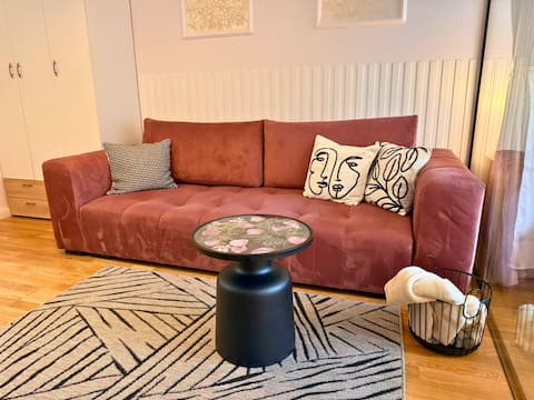 Popular Airbnb listing: Art Nouveau house in the center of Wenceslas Square within reach in Nové Město