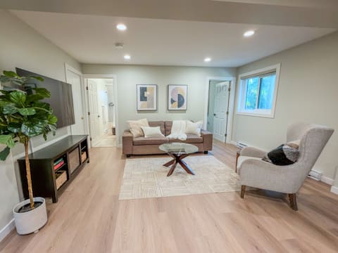 Top performing Airbnb: Victoria 2BR Suite: Clean, Private, 5 Min to Beach in Colwood