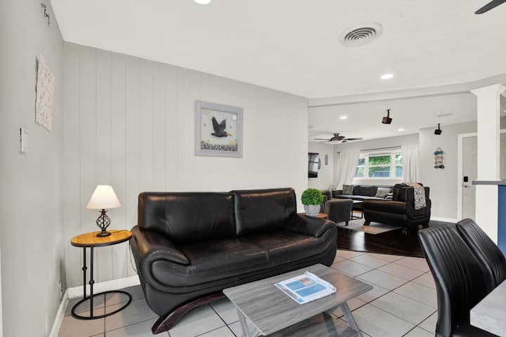 Fl Beach Home W/ Heated Pool! Newly Renovated! - St. Pete Beach, FL