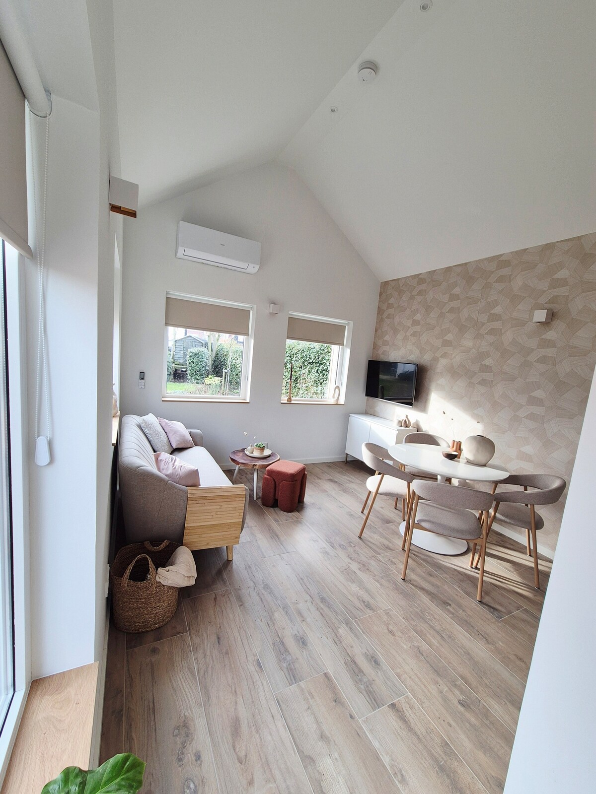 Popular Airbnb listing: New! Beachhouse 12 Westkapelle, by the sea in Wijk 12 Westkapelle