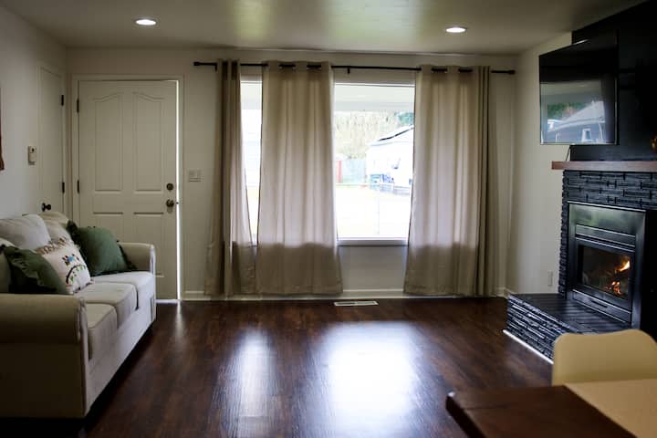 Quiet Home•wi-fi•covered Parking•prime Location - Salem, OR