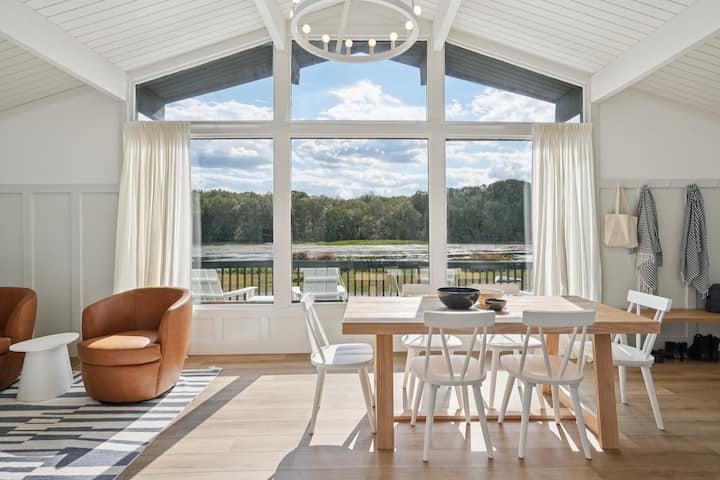 Lakelyn Lodge | 2br Chalet | Lakefront | Deck - Lake Wallenpaupack, PA