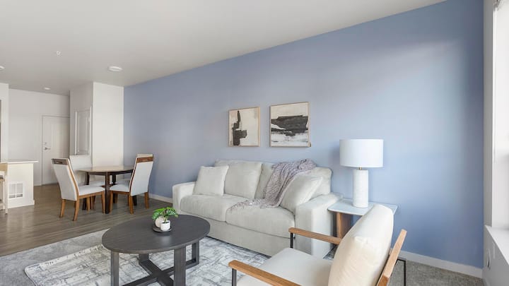 Landing | Spectacular 2bd, Pool, Gym - Marysville, WA