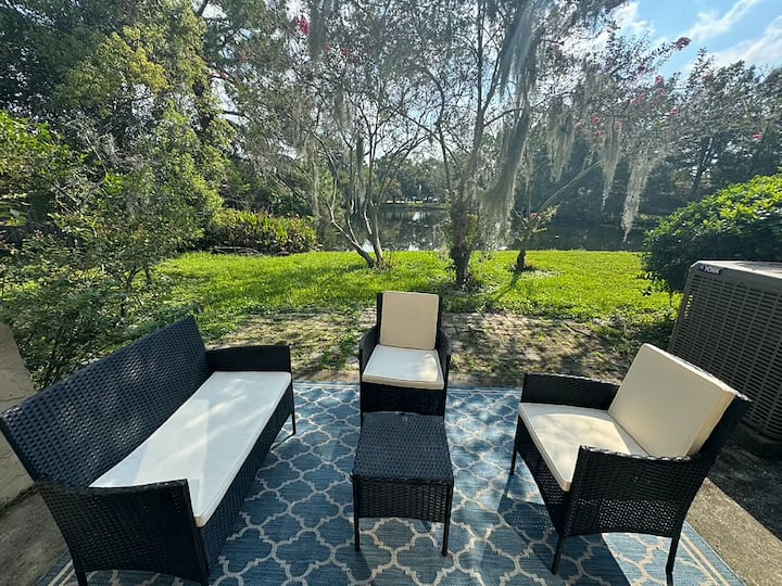Modern 2br W/lake View + Smart Tvs - Jacksonville, FL