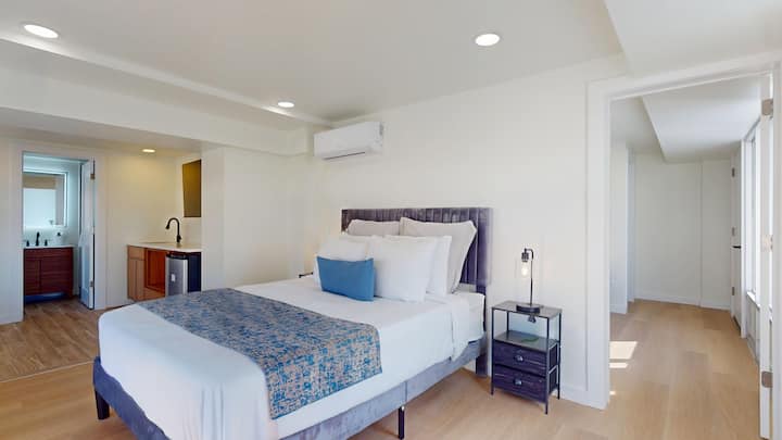 Pool View Suite Pvs | 2 Bed, 2 Bath + Private Deck - Ocean City, NJ