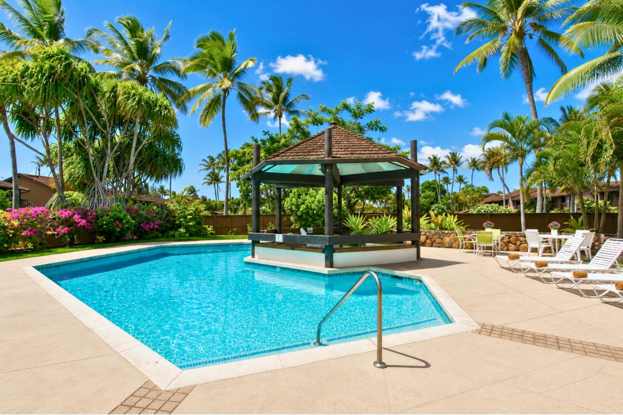 Condo in Kahuku · ★5.0 · 3 bedrooms · 6 beds · 2 private baths - Image 2