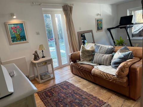 Top performing Airbnb: Beautiful Annex on Oxfordshire/Berkshire border in Eye And Dunsden