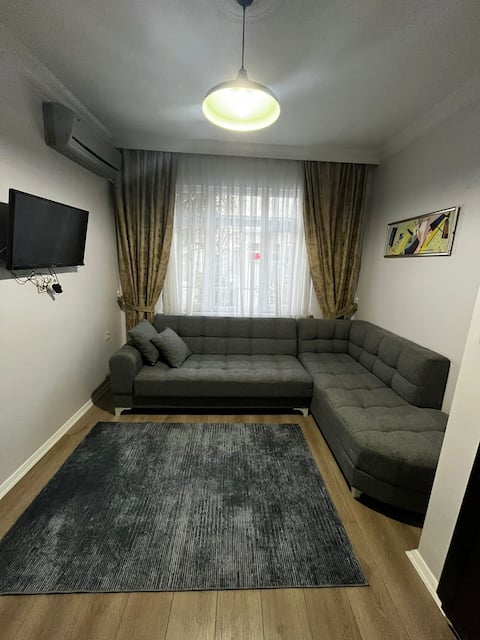 Popular Airbnb listing: Large apartment in a nostalgic street in a historical location in Fatih