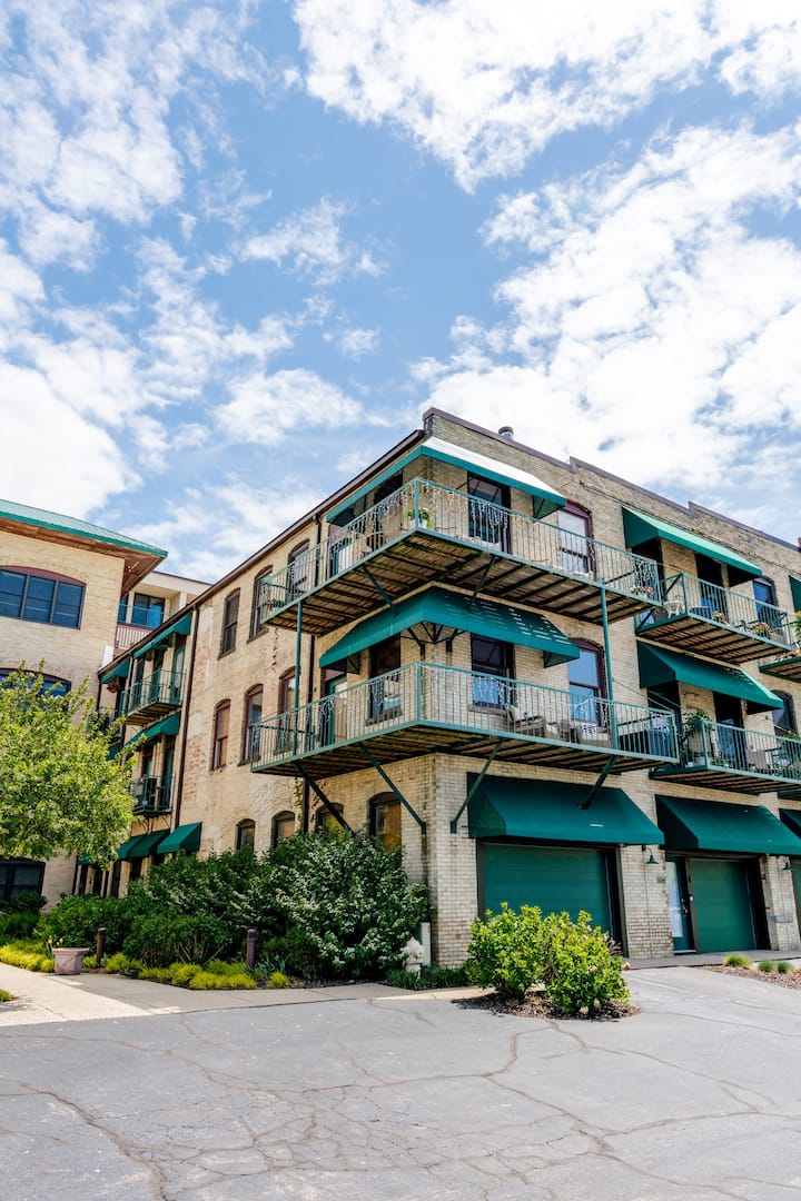 Condo In Downtown Grand Haven, Lake & Channel View - Grand Haven, MI