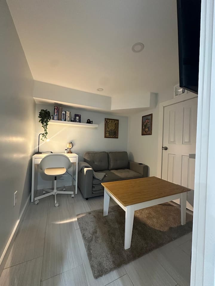 Cozy Studio In Elmont! - 가든 시티
