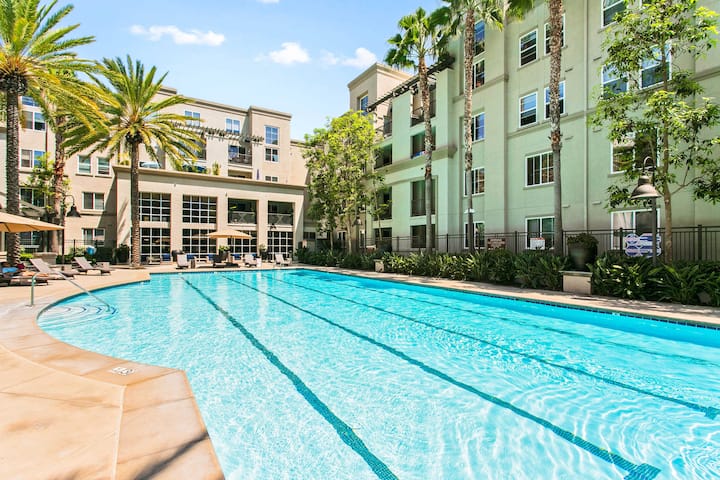Avenue One Charm | 1br With Poolside Living S#17 - Newport Beach, CA