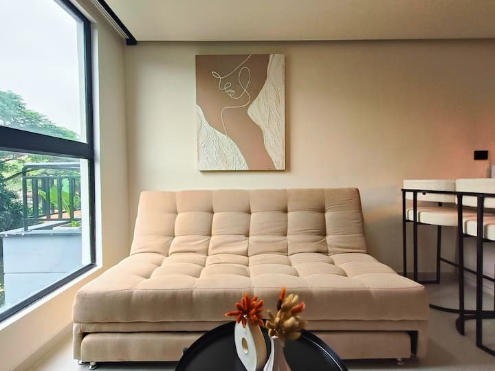 Elegant Studio| Prime Location| Pool |A/c |Parking - Cali