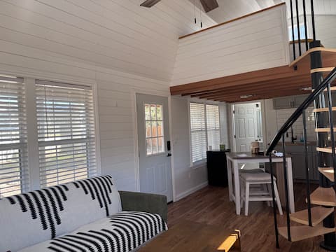 Successful Airbnb property: Cute Barn Guesthouse - Minutes from Downtown in Near Northwest