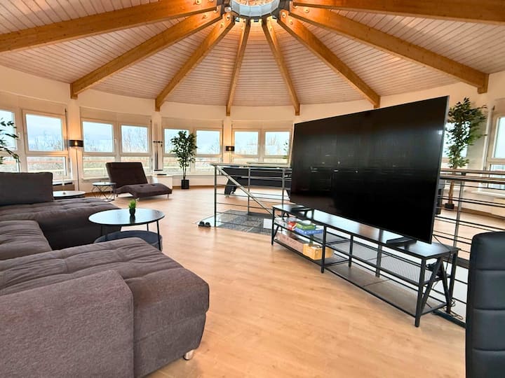 Panorama Penthouse Oasis with Rooftop Spa