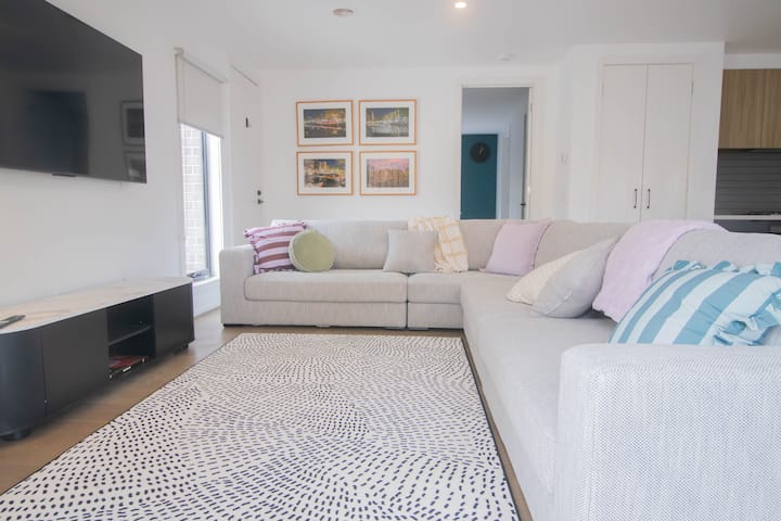 The Modern On Longley - 4 Bedroom Townhouse - Ballarat
