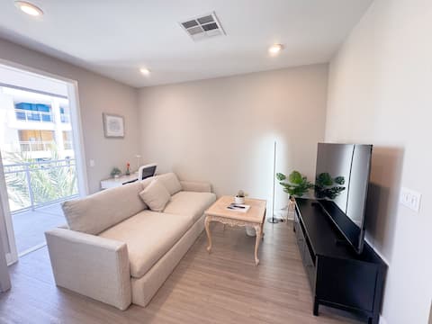 Top performing Airbnb: 1b1b|Irvine King bed UCI airport I-405 in Irvine