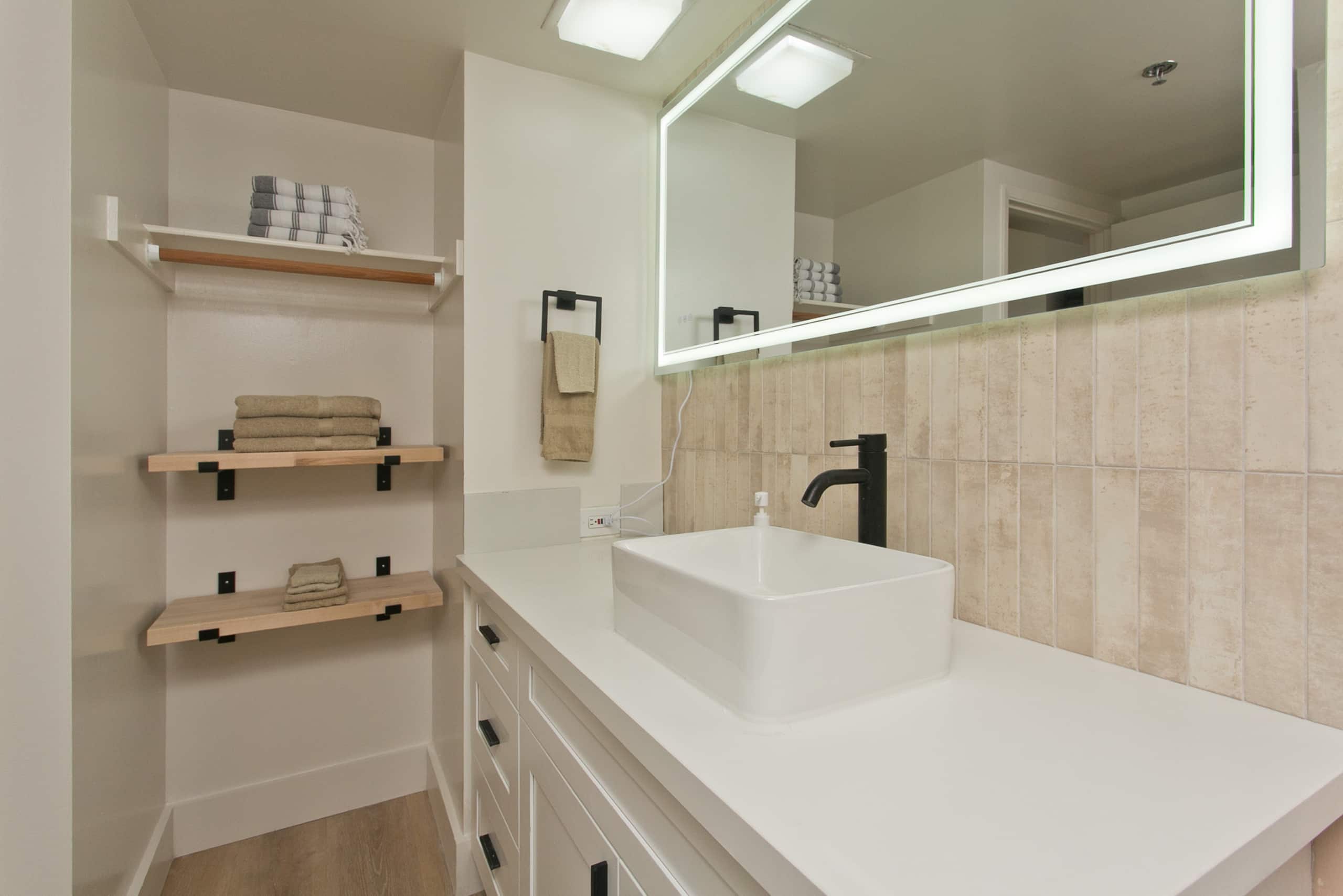 Waikiki Sunset New Remodel Cozy Free Parking! - Image 12