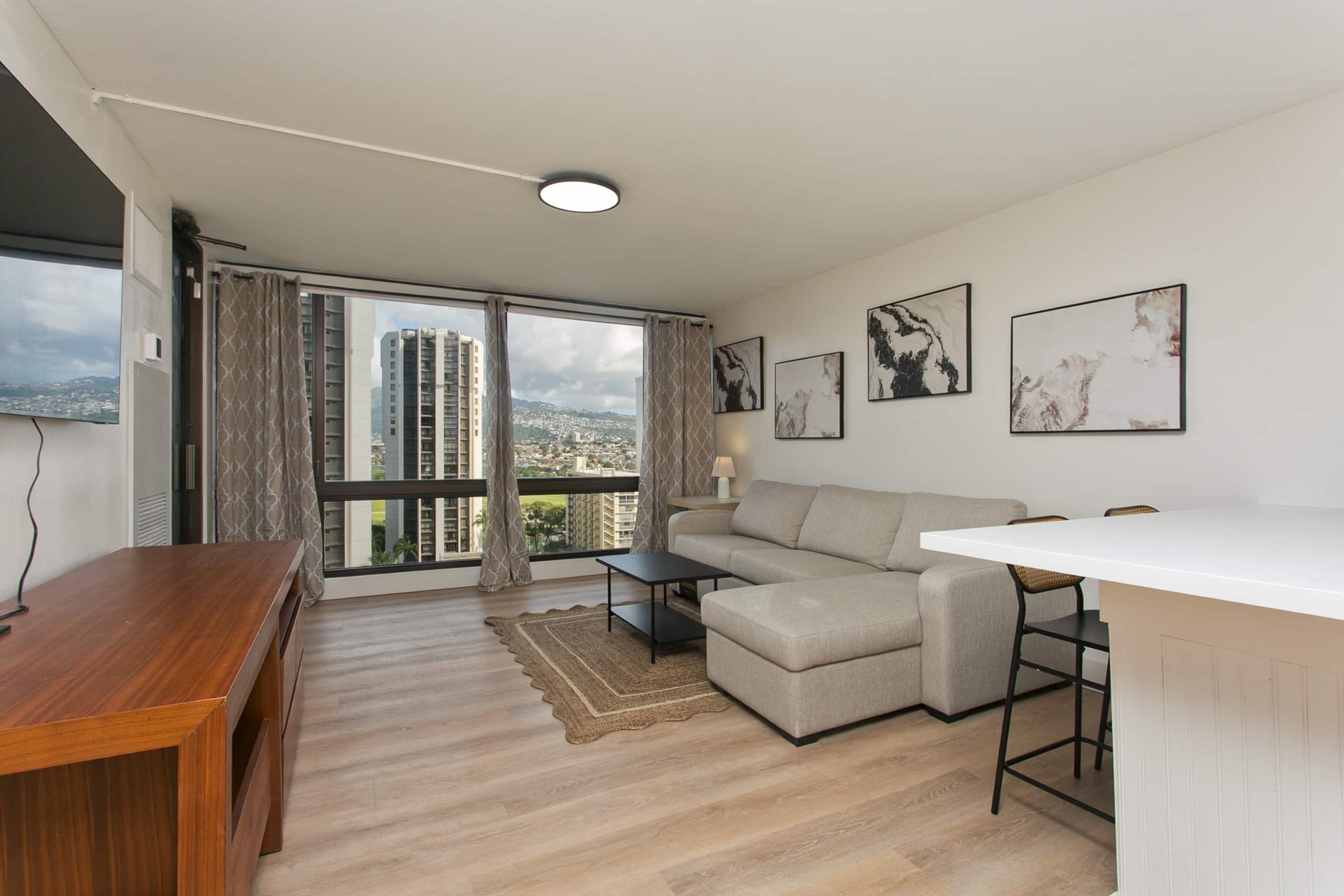 Waikiki Sunset New Remodel Cozy Free Parking! - Image 1