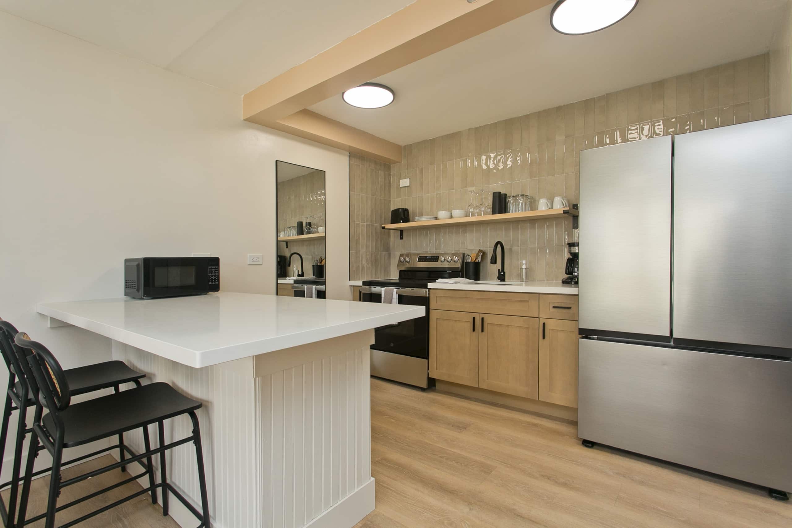 Waikiki Sunset New Remodel Cozy Free Parking! - Image 4