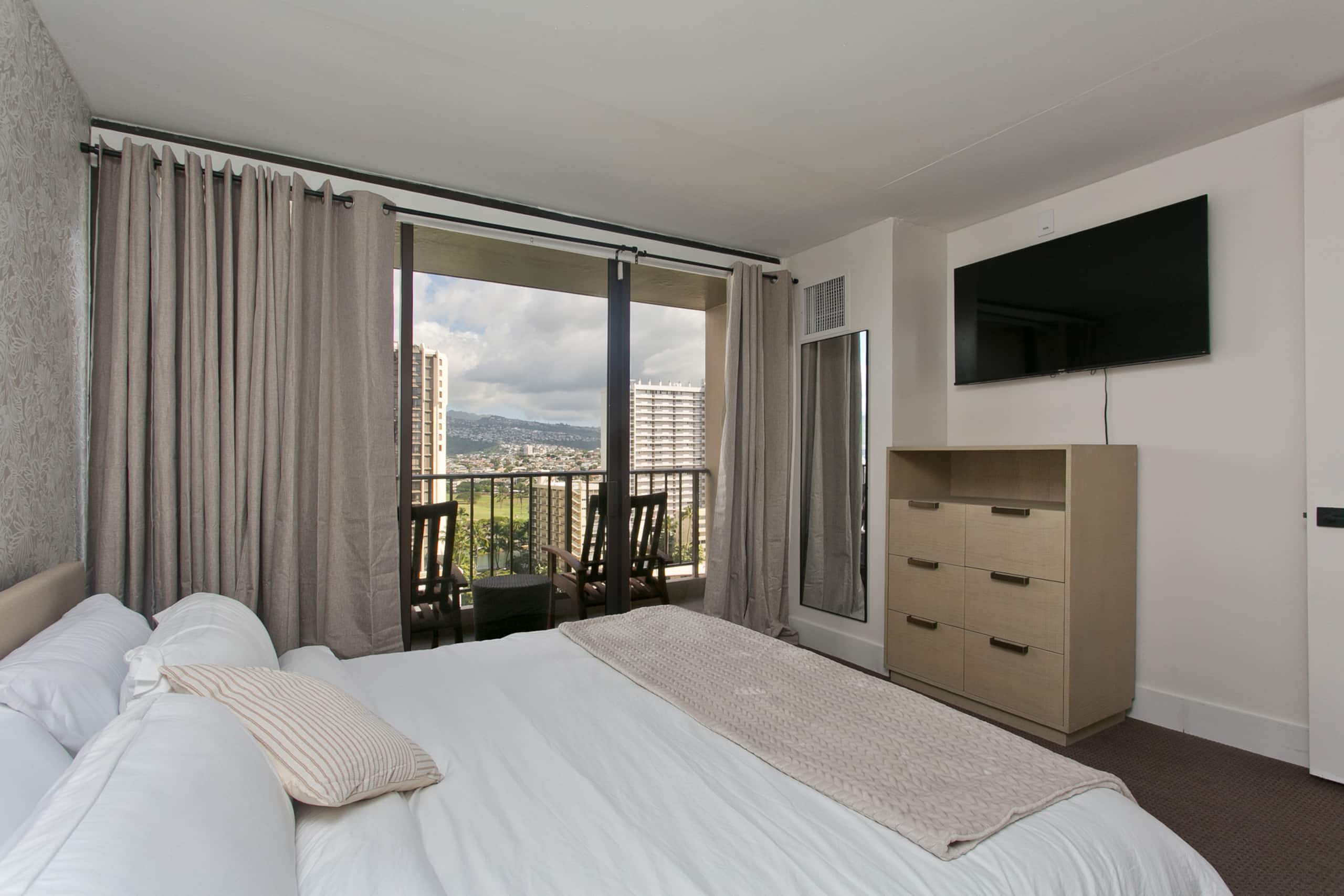 Waikiki Sunset New Remodel Cozy Free Parking! - Image 13