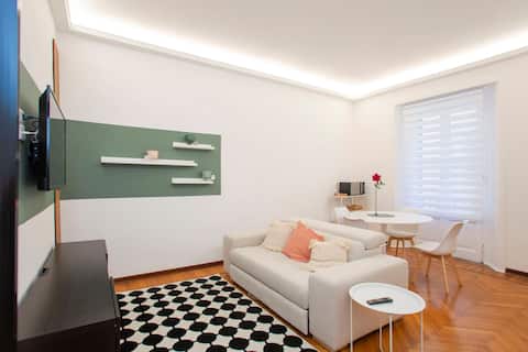 Top Airbnb: StayEasy Monti29 • Cadorna & Sforza Castle in Milano