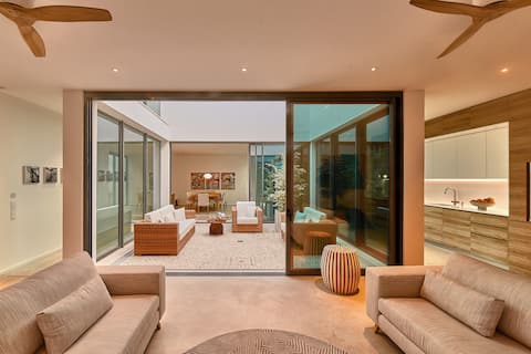 Top Airbnb: Urban Villa Lagos Portugal in Lagos