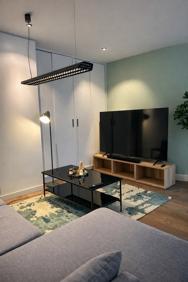 Elegant 4br Stay W/ Parking | For Teams - Eindhoven