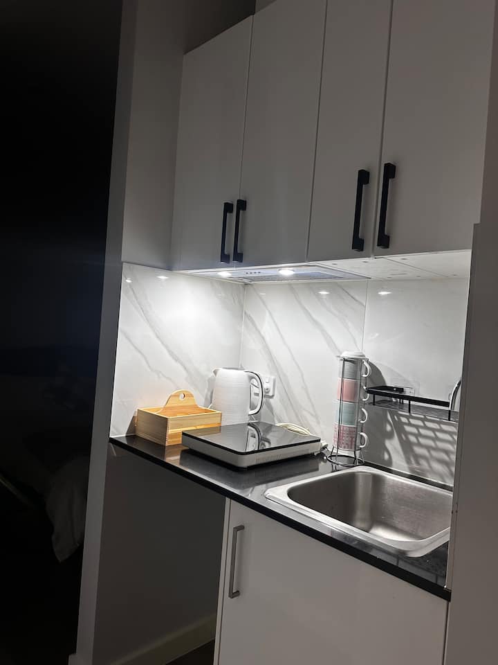 Private Self-contained Studio With Own Entrance - Canberra