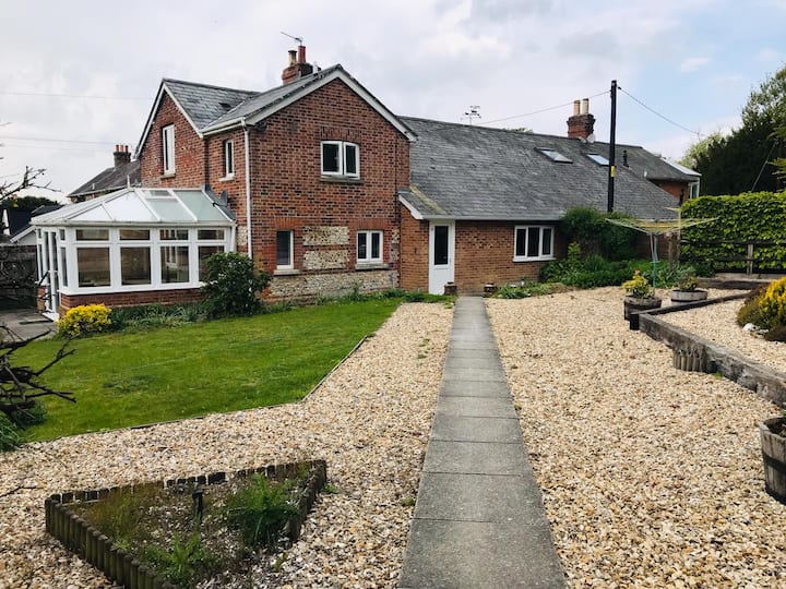 Charming Countryside Cottage With Private Hot Tub - Blandford Forum