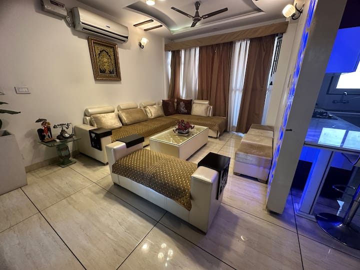 1 Bhk Luxurious Flat Located In Chandigarh/mohali - Chandigarh