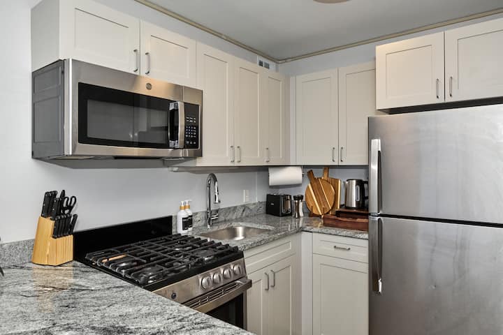 Studio Near Downtown W/ Kitchen & Gym - Chicago